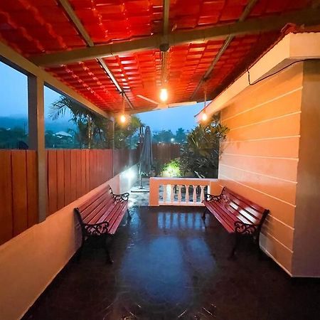 Corner House, Lonavla By Meheru-4 Bhk Villa With Pool Kültér fotó