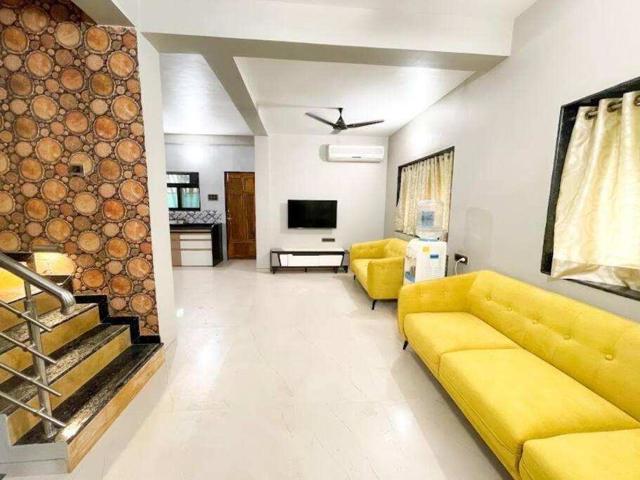 Corner House, Lonavla By Meheru-4 Bhk Villa With Pool Kültér fotó