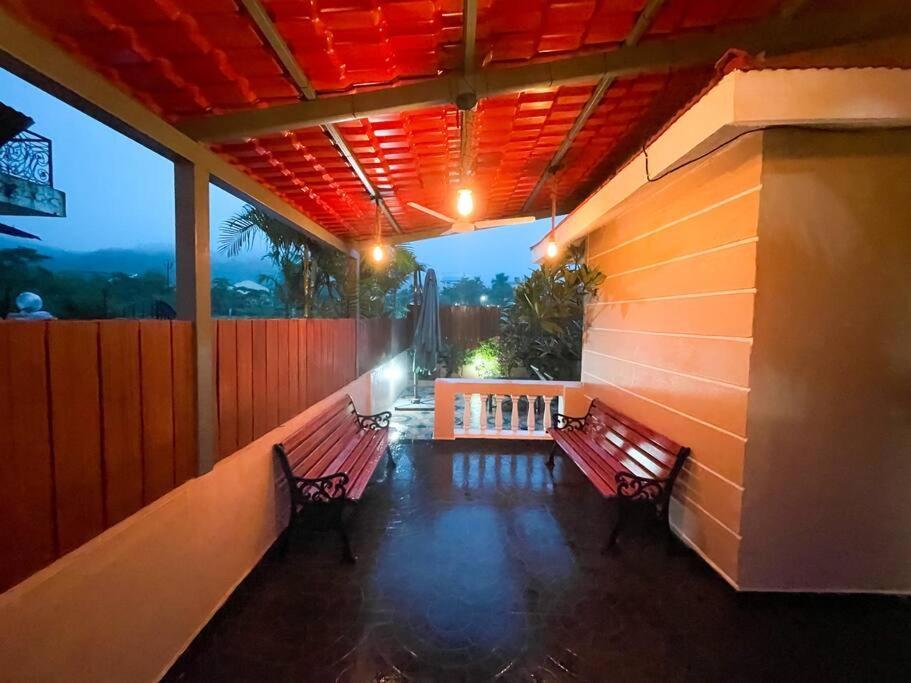 Corner House, Lonavla By Meheru-4 Bhk Villa With Pool Kültér fotó