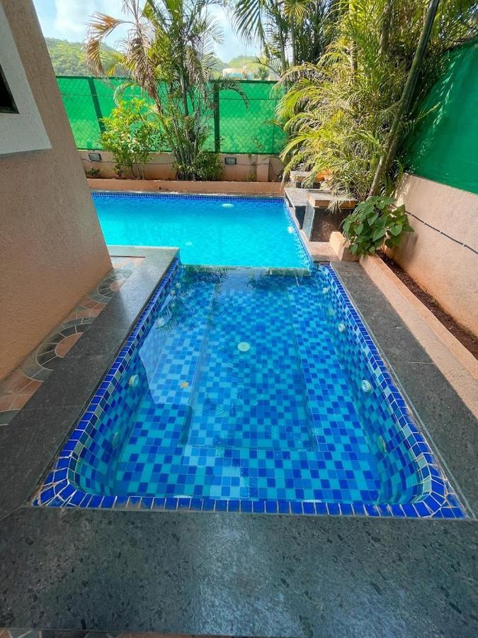 Corner House, Lonavla By Meheru-4 Bhk Villa With Pool Kültér fotó