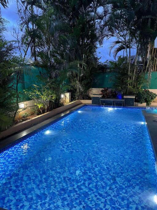 Corner House, Lonavla By Meheru-4 Bhk Villa With Pool Kültér fotó