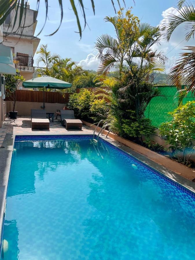 Corner House, Lonavla By Meheru-4 Bhk Villa With Pool Kültér fotó