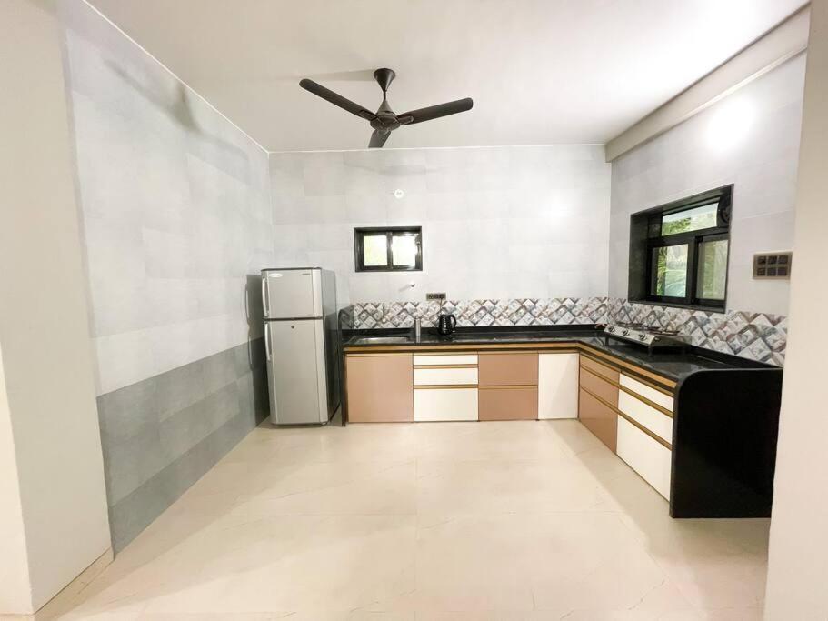 Corner House, Lonavla By Meheru-4 Bhk Villa With Pool Kültér fotó