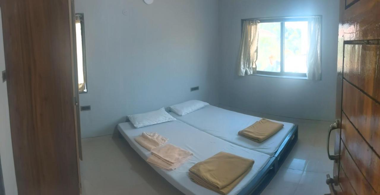 Corner House, Lonavla By Meheru-4 Bhk Villa With Pool Kültér fotó