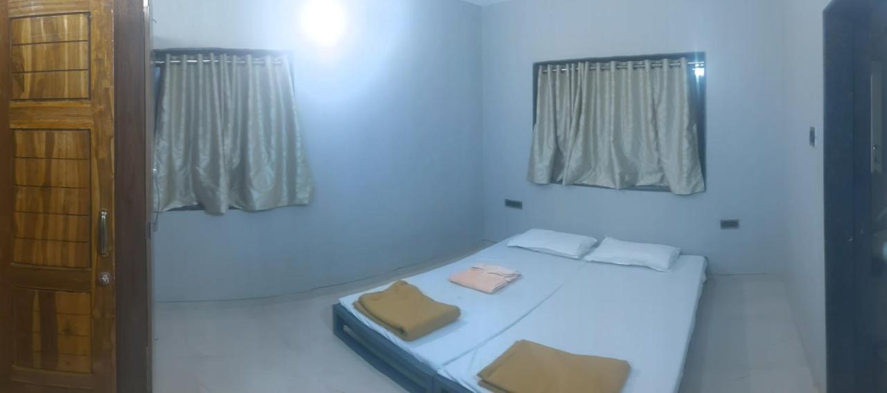 Corner House, Lonavla By Meheru-4 Bhk Villa With Pool Kültér fotó